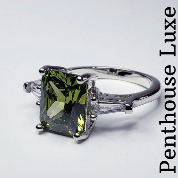 Beautiful green peridot ring, size 6 - Picture 2 of 2